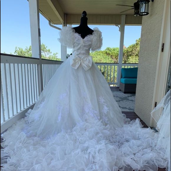 San Martin Vintage 80’s Wedding Dress and‎ Veil - Picture 5 of 17